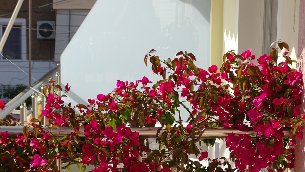 Cozy Central Apartment Ksamil Exterior photo